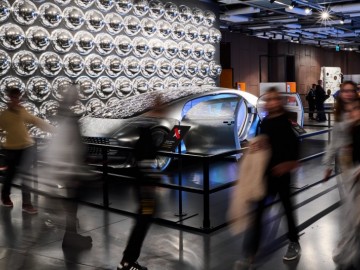 Futurystyczny Mercedes F 015 w Centrum Nauki Kopernik